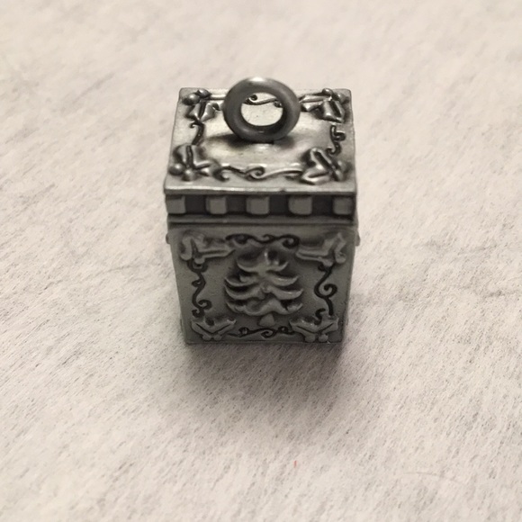 NWOT Metal Prayer Box Charm with Three Metal Angels Christmas Religious - Picture 11 of 14